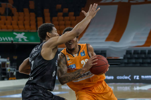 更是对帕瓦 更是对帕瓦